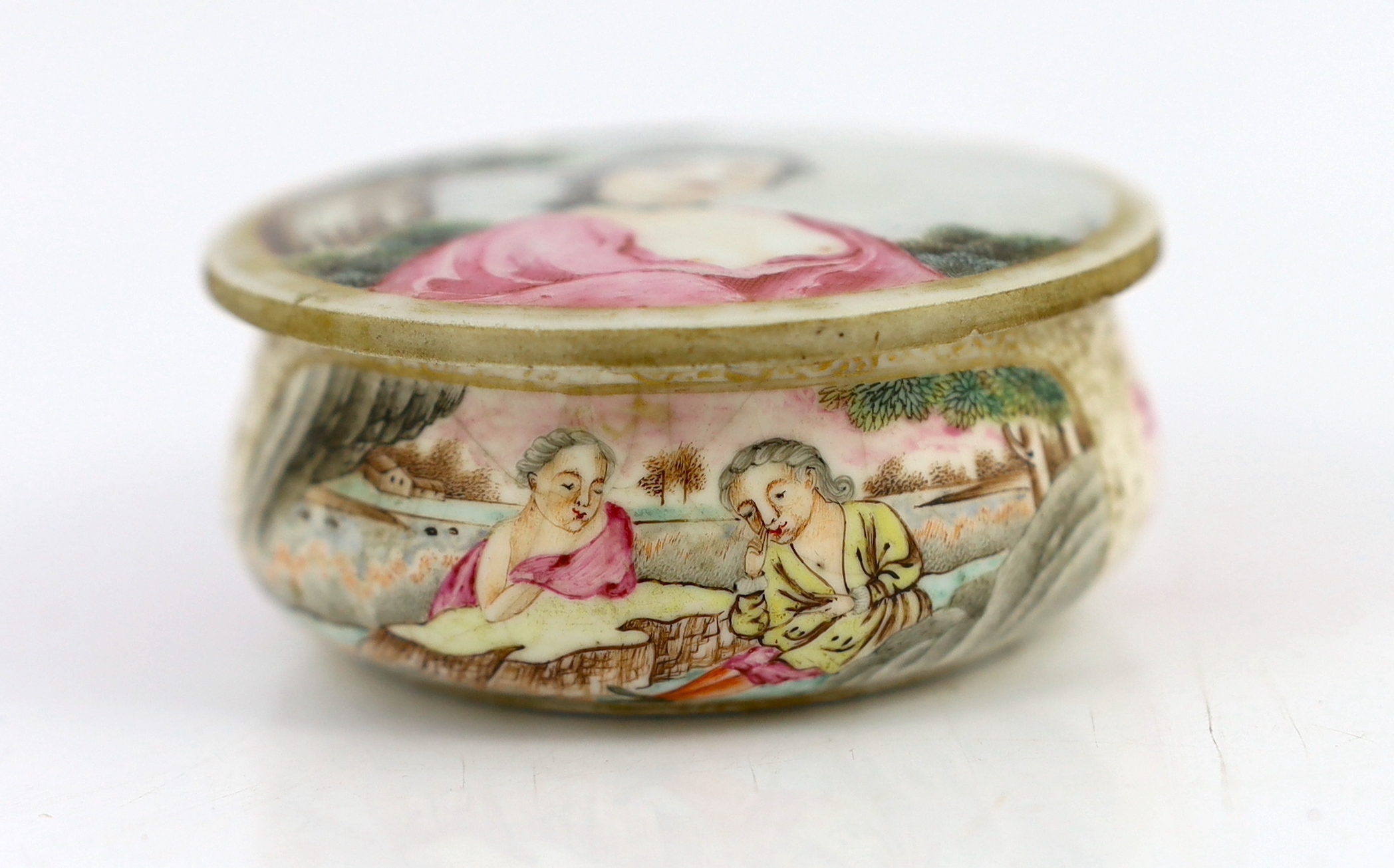 A Chinese famille rose European erotic subject snuff box and cover, Qianlong period, metal mounts lacking, crazed glaze to base